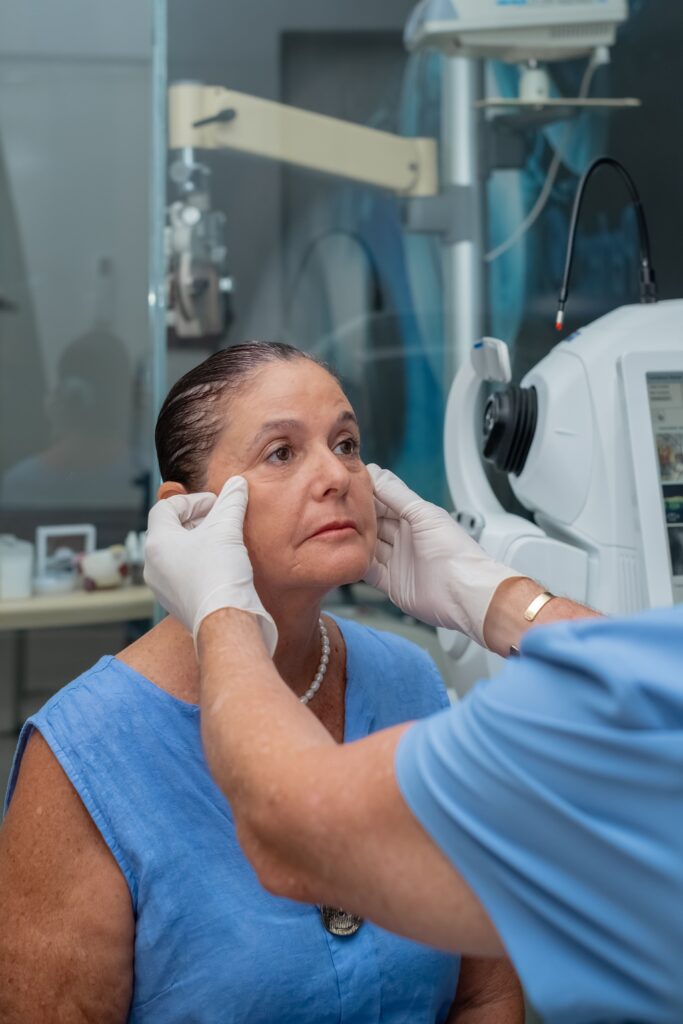 Cirugía plástica de párpados vías lagrimales y órbita